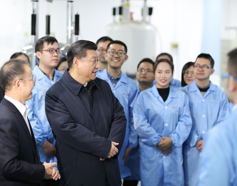 2019年1月17日，習近平在天津南開(kāi)大學(xué)元素有機化學(xué)國家重點(diǎn)實(shí)驗室同師生親切交流。